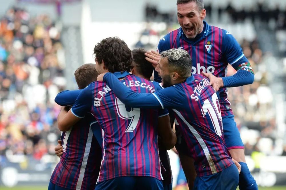 她的职业生 她的职业生