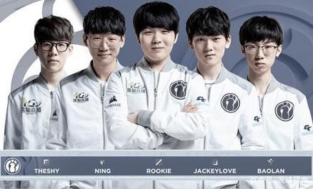 下了浓重的 下了浓重的